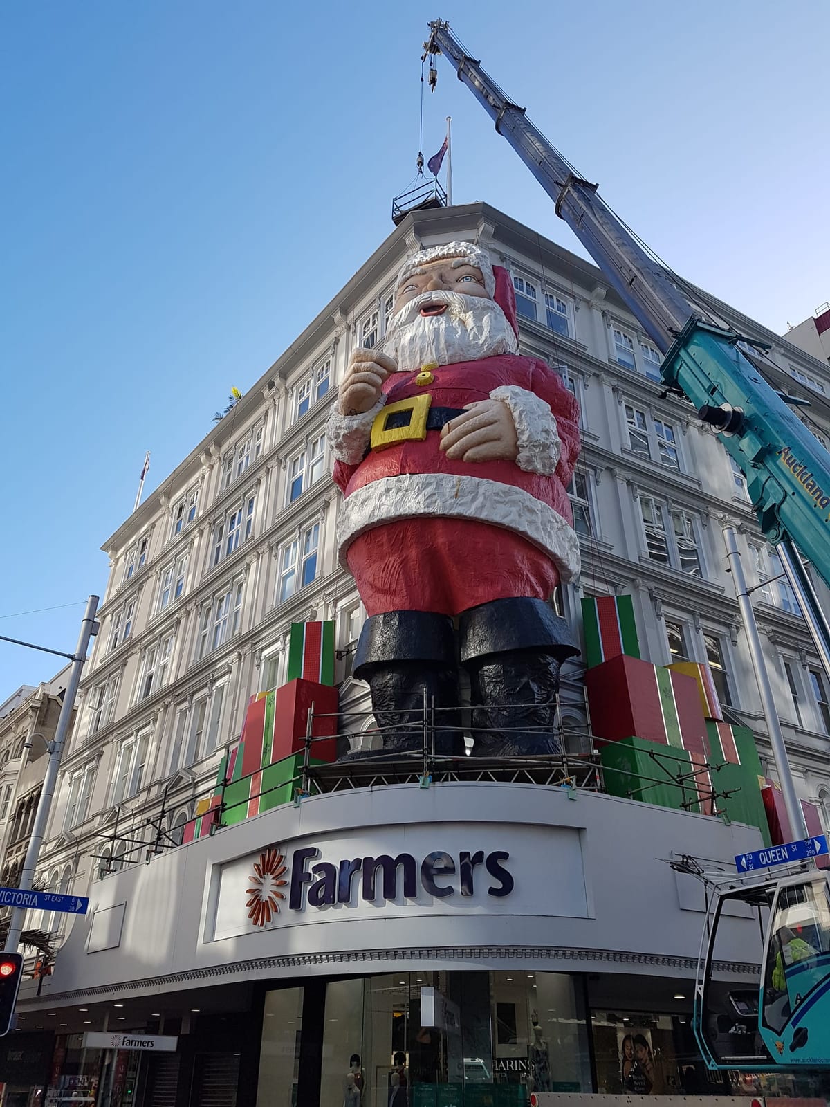 Auckland's 'Iconic' Santa — photo 3